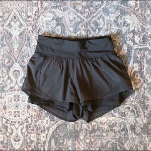 (NWOT) Lululemon Shorts (Size 4)